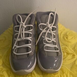 Jordan Kids Sneakers in Gray and White